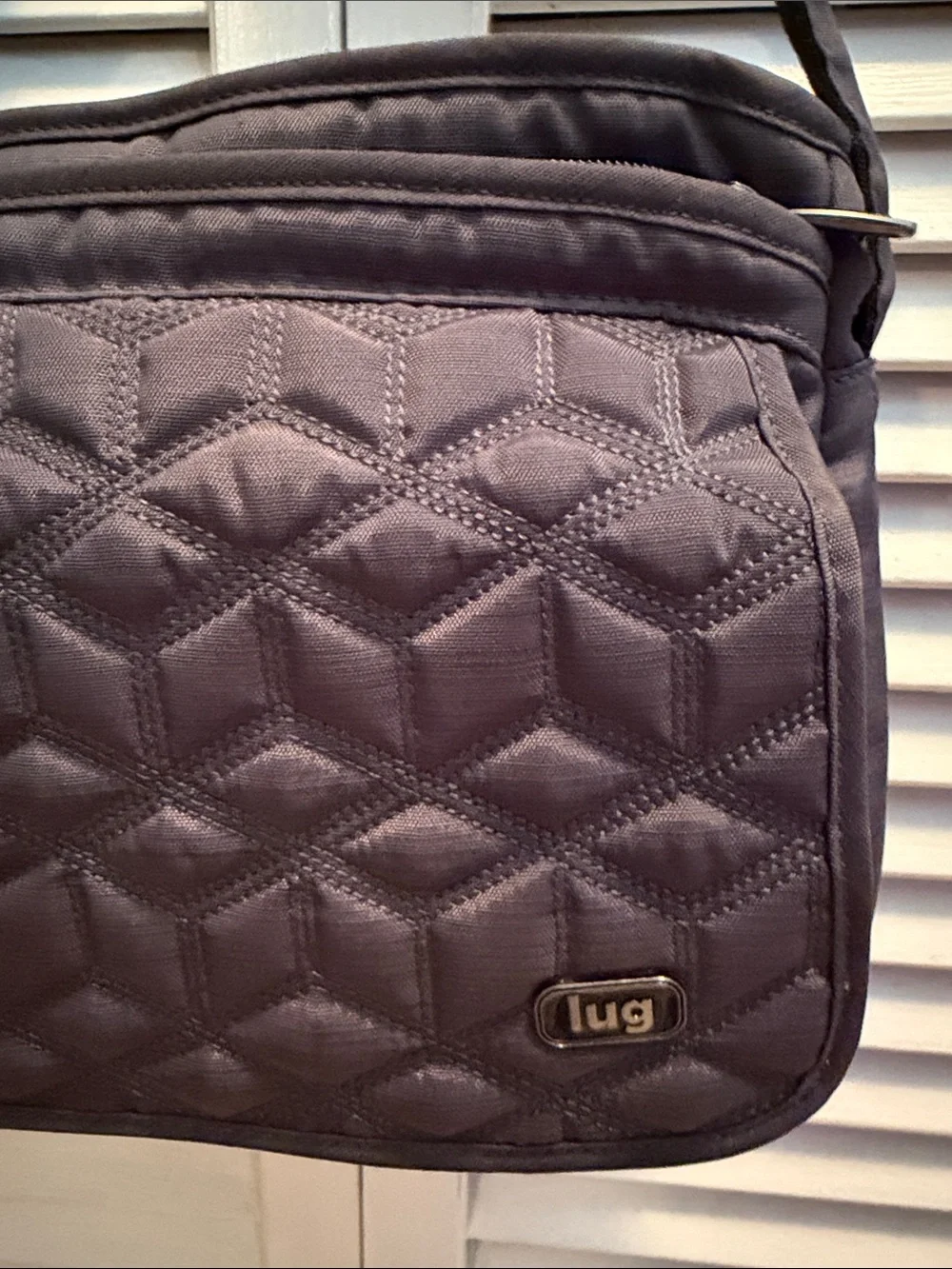 lug quilted messenger